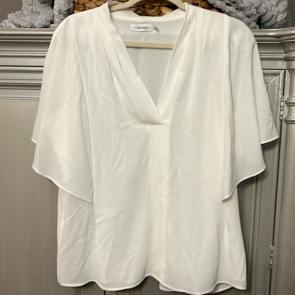 Calvin Klein White dress shirt.    Size xl